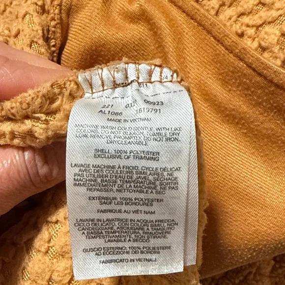 Columbia Women's Jacket in Mustard Yellow - Picture 6 of 6